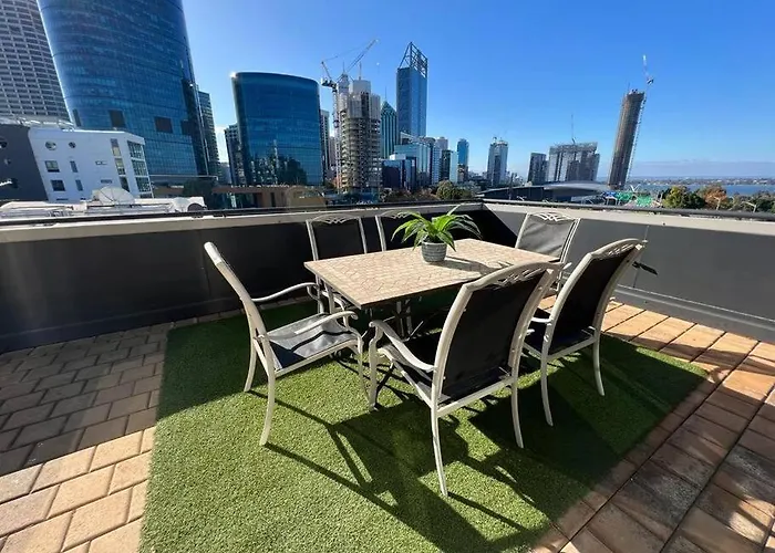Stunning! \'New York Style\' Roof Top 2 Car Apartment