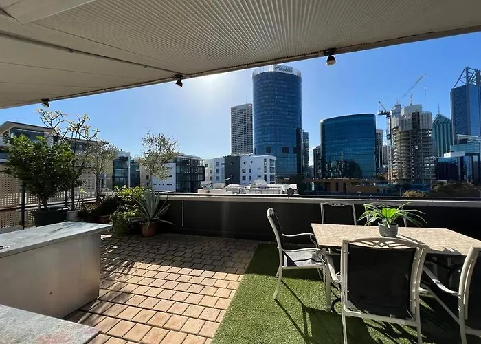 Stunning! \'New York Style\' Roof Top 2 Car Apartment