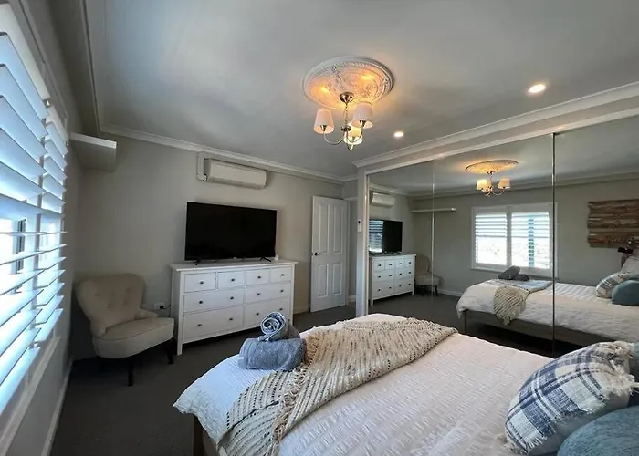 Stunning! \'New York Style\' Roof Top 2 Car Apartment